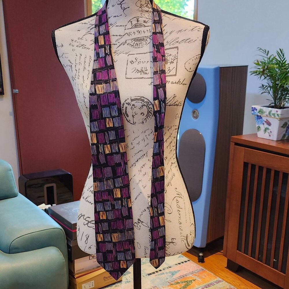 HUBERT MILANO Tie with Purple and Black Accessories with Unique Design